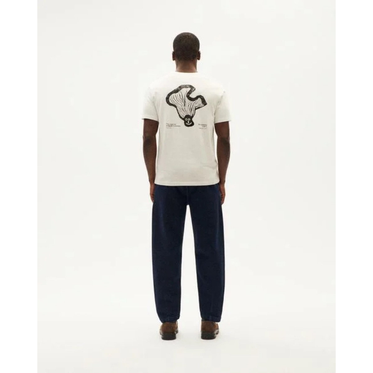 Bekleidung, T-shirt, Hosen, Person, Stehend