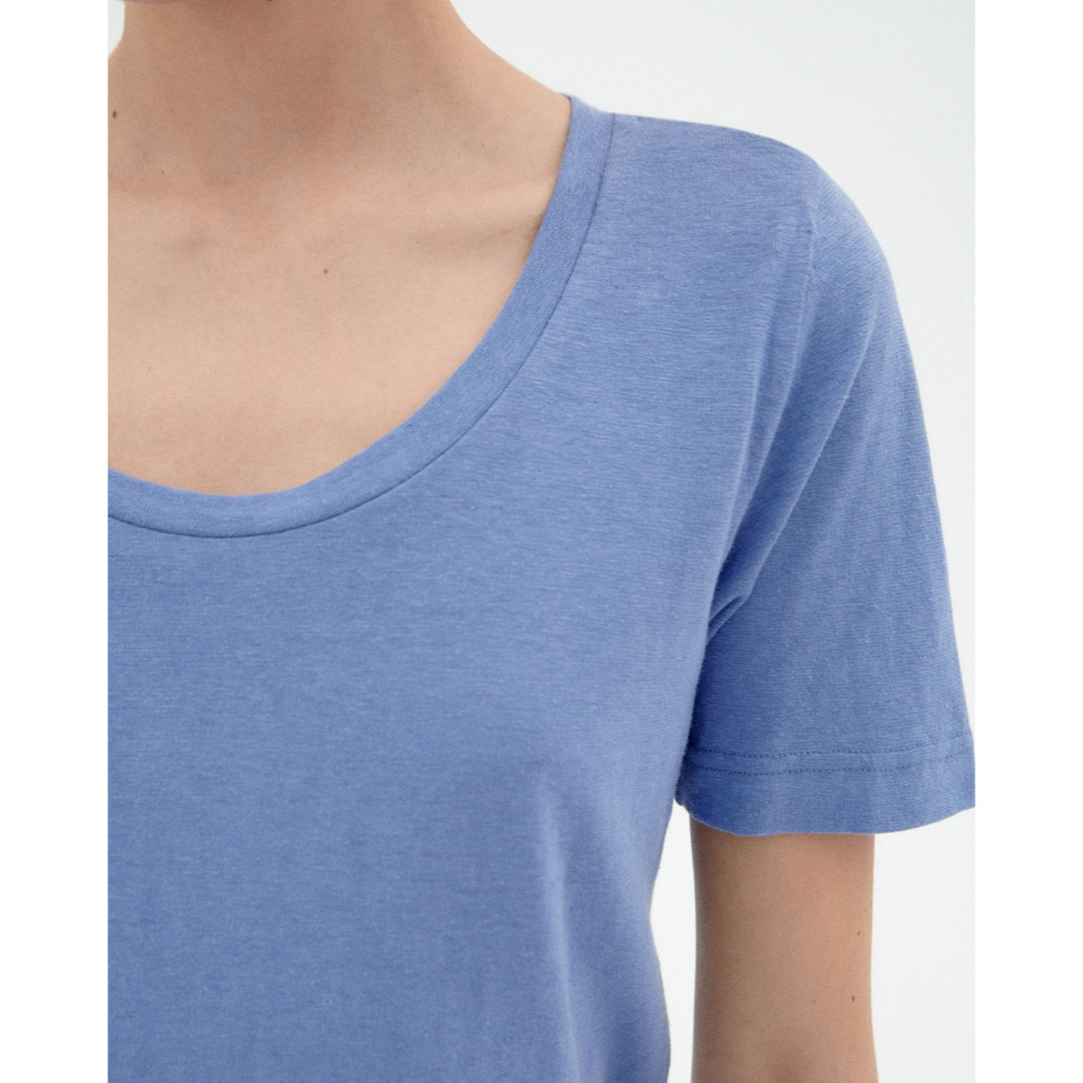 Bekleidung, T-shirt, Kopf, Hals, Person