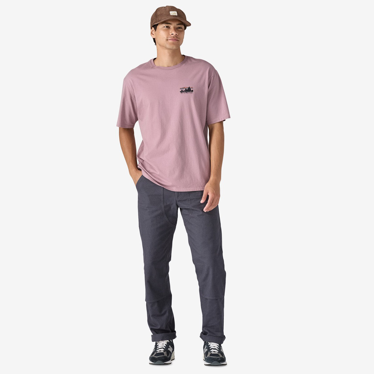 T-shirt, Hosen, Person, Stehend, Ärmel