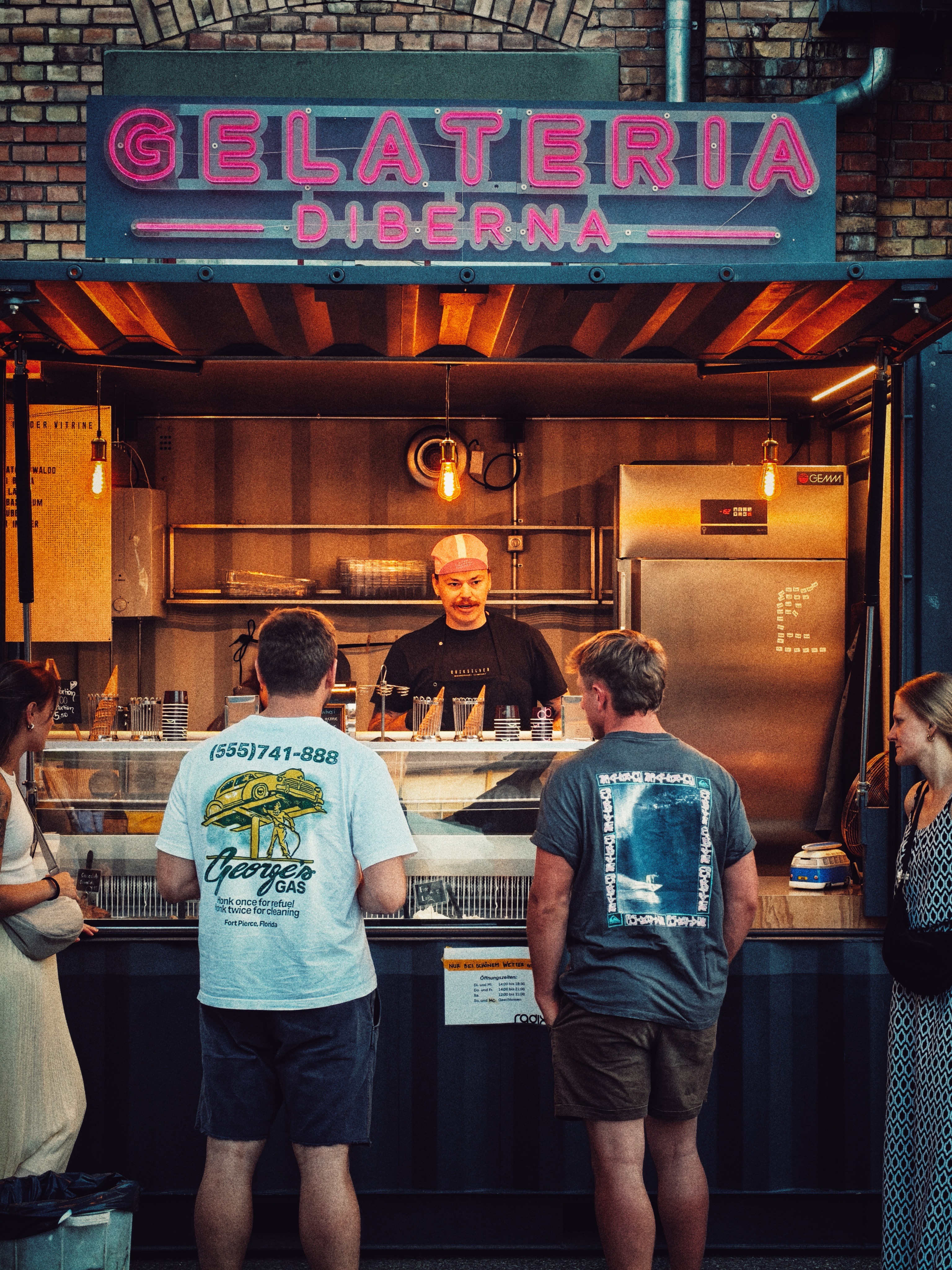 IMG20250620211050 Gastronomie, Gelderer Stand, Gelateria, Kundenzugang, Theke