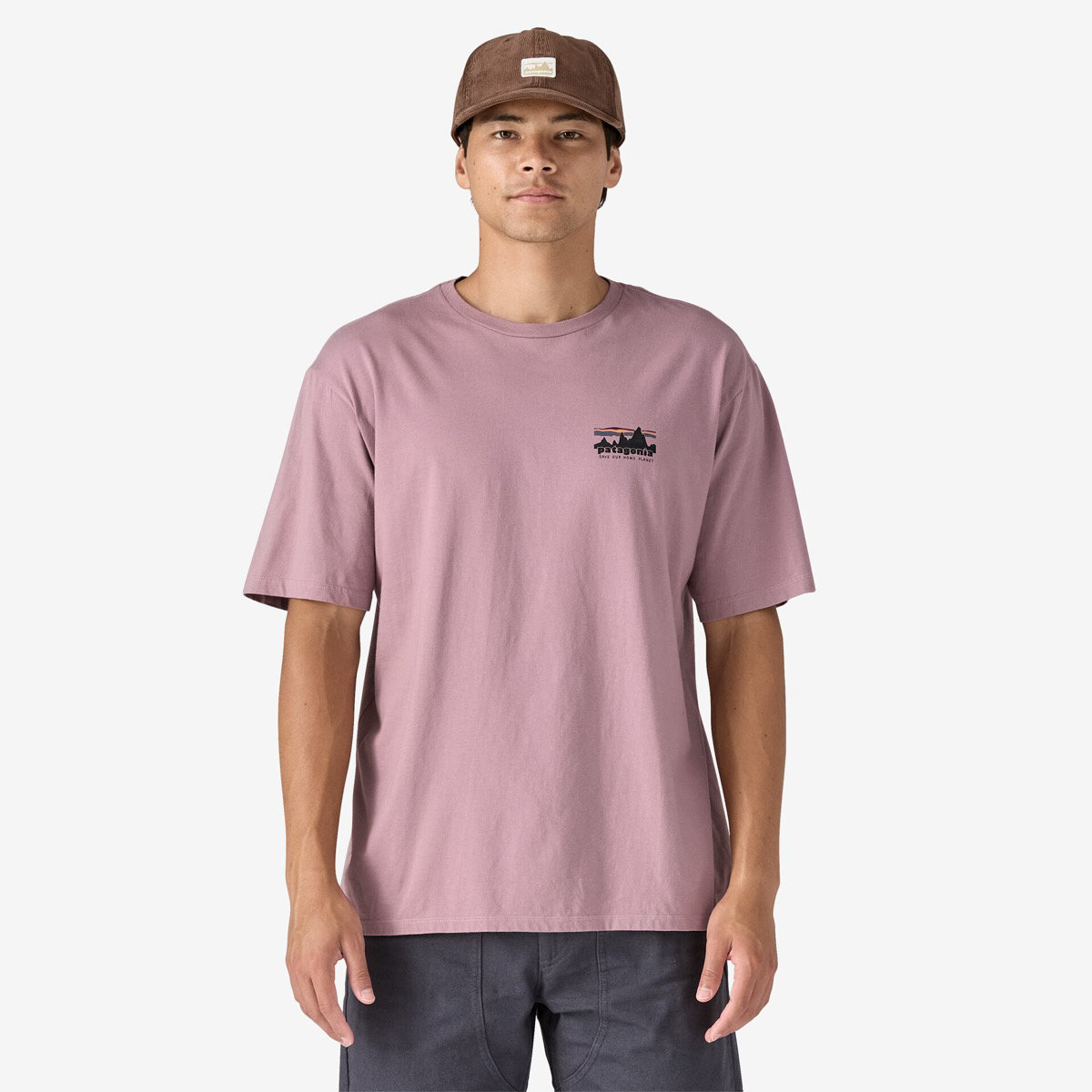 Bekleidung, T-shirt, Ärmel, Hut