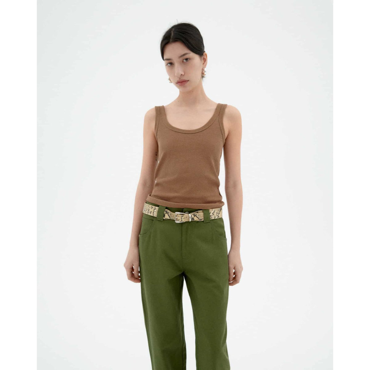Hosen, Bluse, Gürtel, Person, Jugendlich