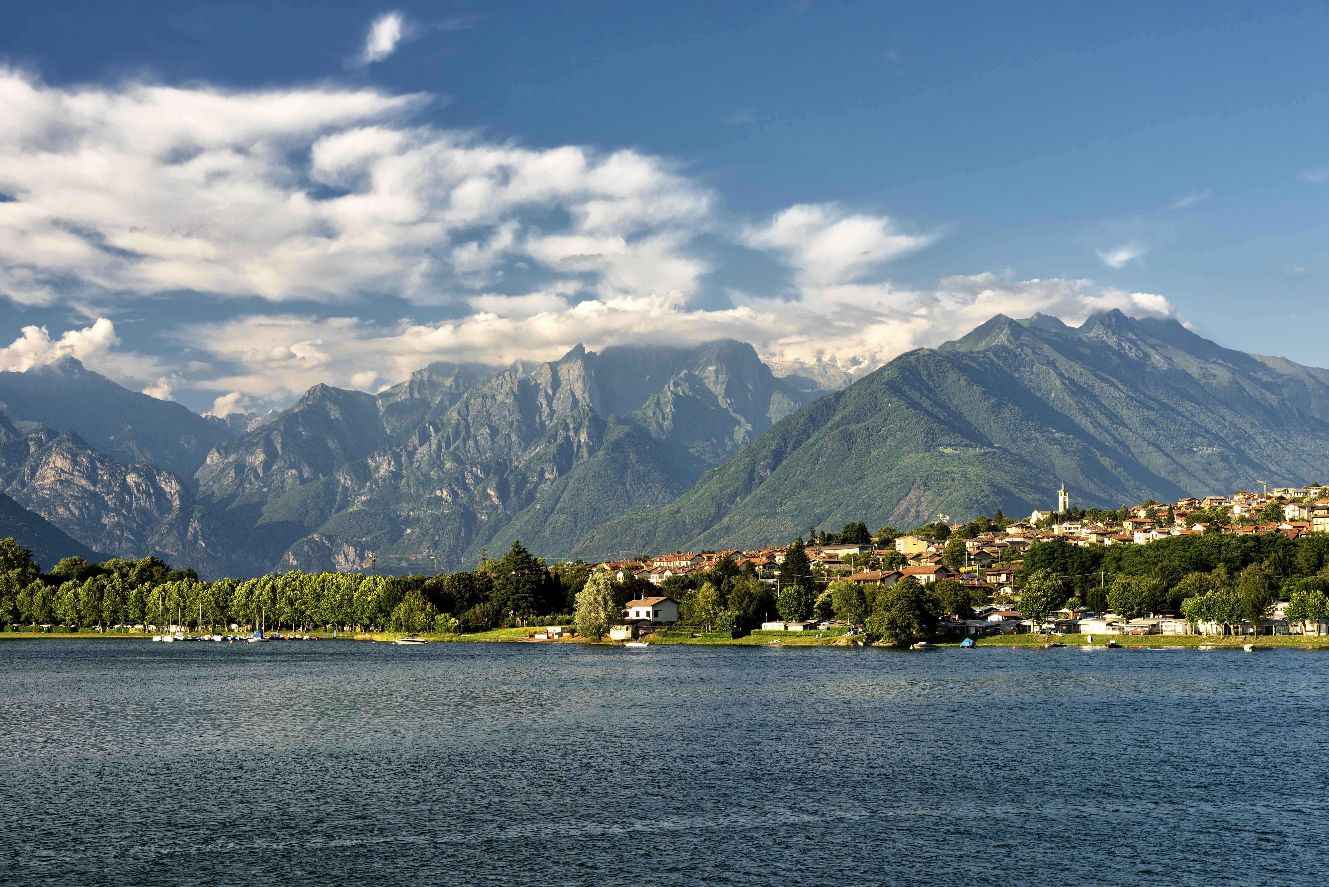 colico-lecco-and-the-lake-of-como-PY2KP4S colico-lecco-and-the-lake-of-como-py2kp4s