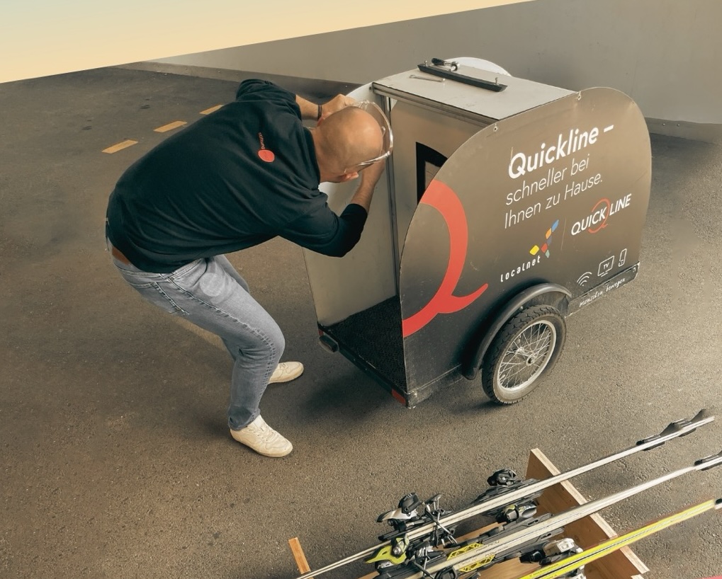 Heimlieferung neu gedacht Erwachsener, Männlich, Mann, Person, Rad, Erwachsener, Männlich, Mann, Person, Rad