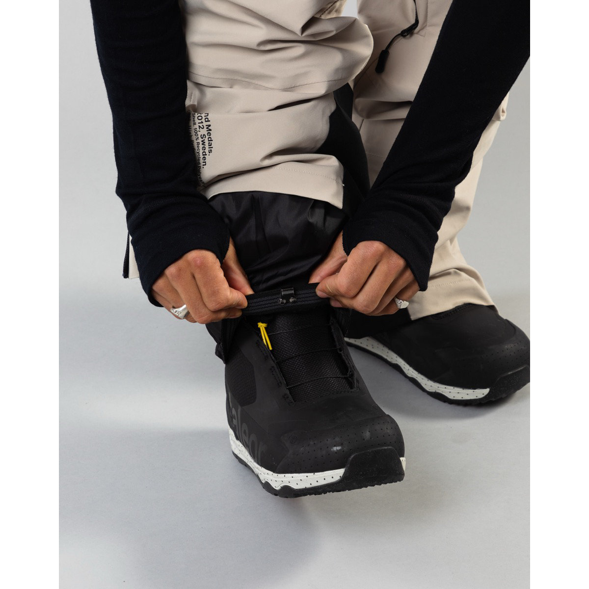 Bekleidung, Schuhwerk, Schuh, Sneaker, Person