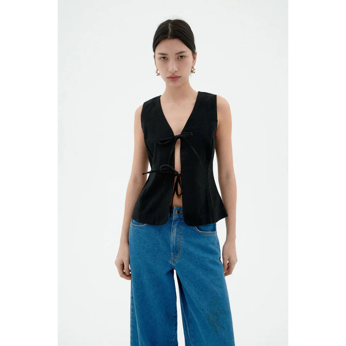 Bluse, Weste, Hosen, Person, Jugendlich